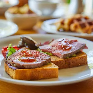 4* מלון Hyatt Regency